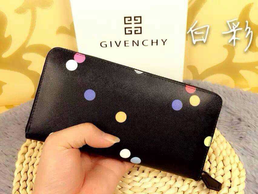 個性的なデザ 人気ブランドGivenchy 実物の写真 N品スーパーコピー代引き対応国内発送後払い安全必ず届く優良サイト